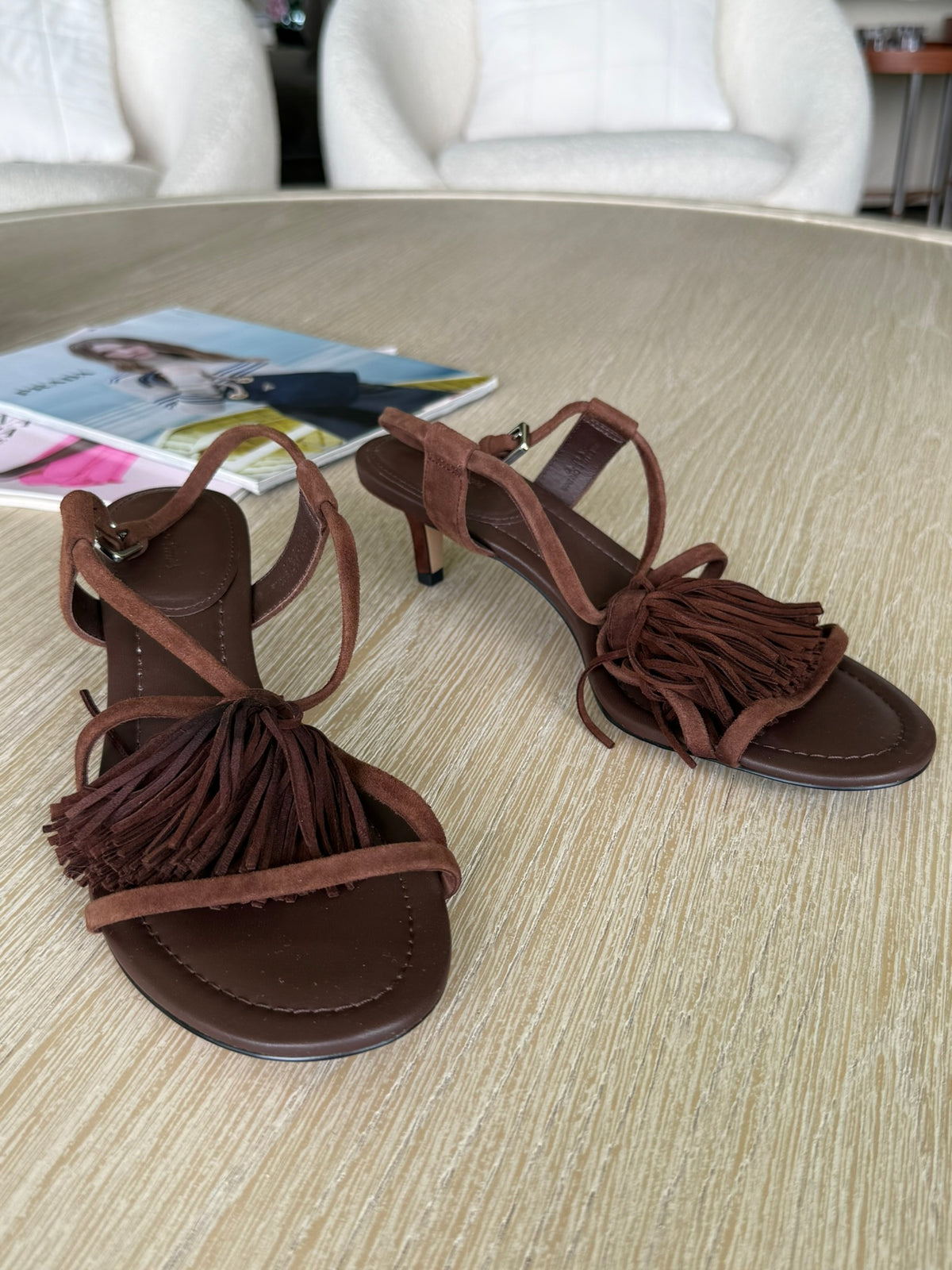 Sandalias & OTHER STORIES